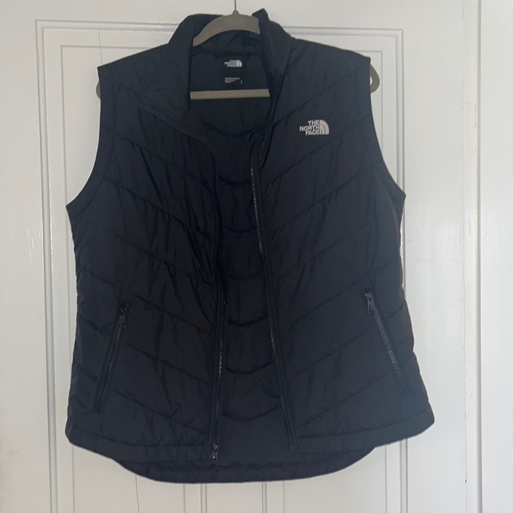 North Face women’s vest. Black, size Large.